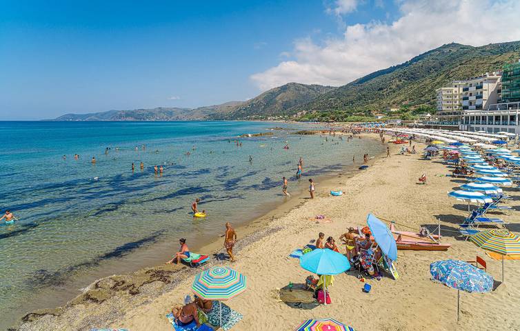 Appartamento intero, Appartamento sul mare: Parcheggio, AC, Cucina, Internet, 2km Spiaggia in Marina di Casal Velino, Casal Velino