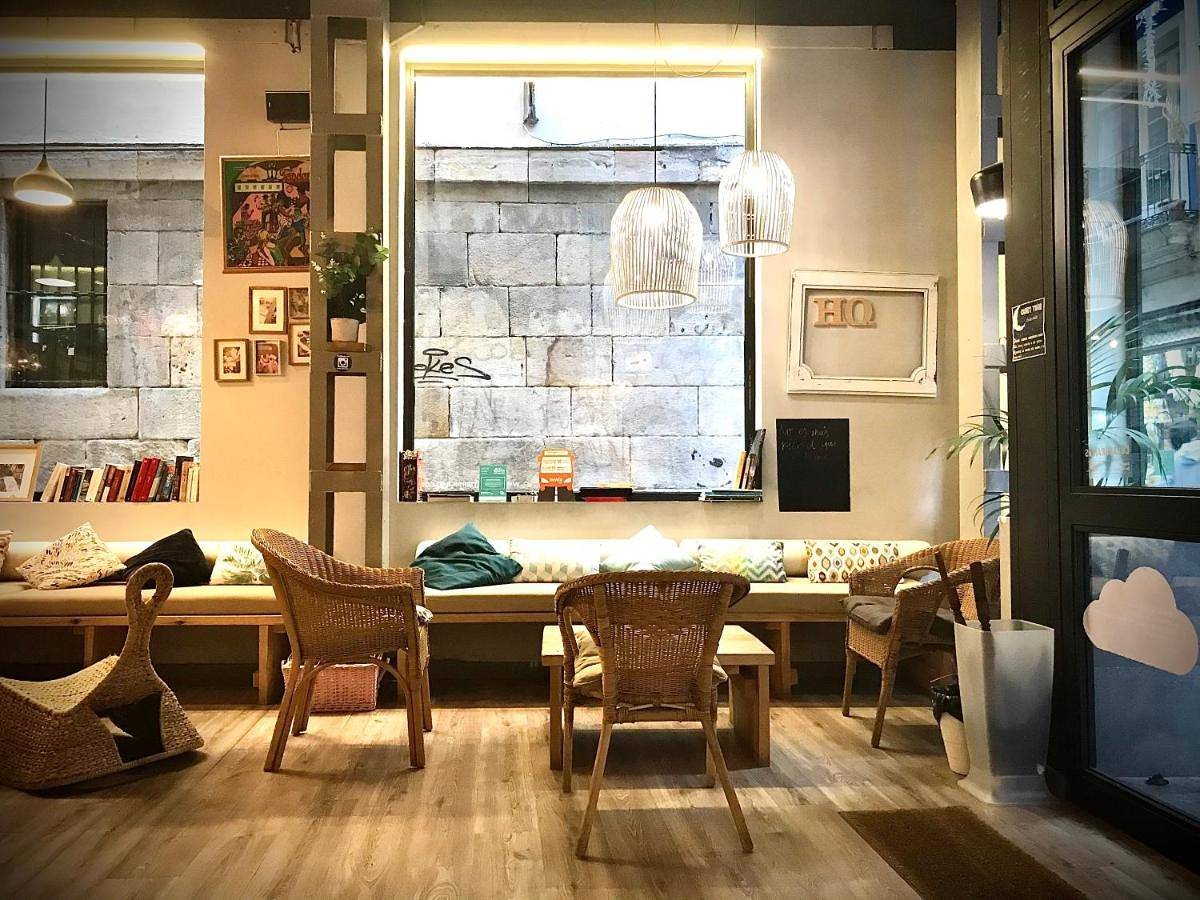 Auberge pour 46 personnes avec terrasse in Ibaiondo, Bilbao
