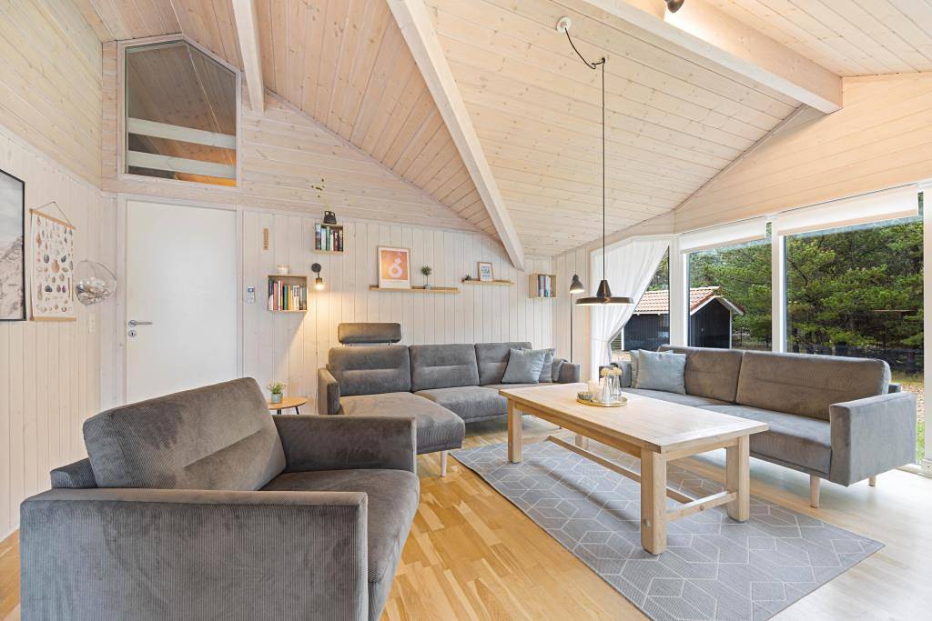 Klassisches Ferienhaus mit Whirlpool, Sauna & Terrasse in Bjerregård, Holmsland Klit