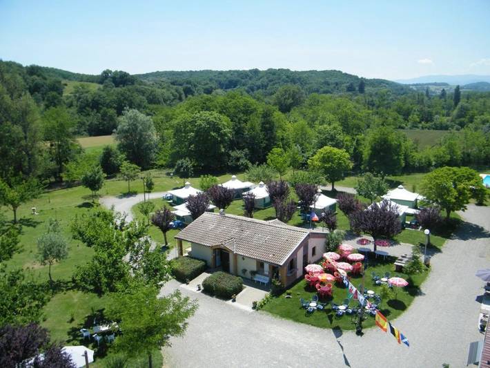 Location de vacances pour 5 personnes, avec Terrasse ainsi que Piscine et Vue à Artigat
