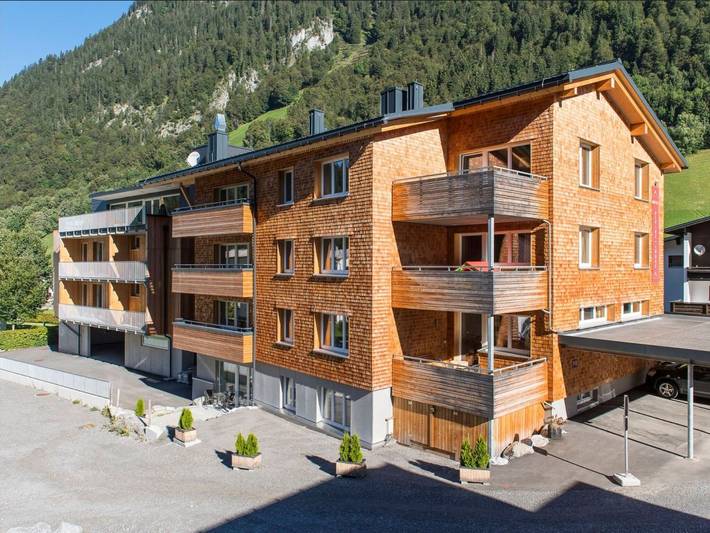 Ferielejlighed for 2 personer, med Balkon og Terrasse såvel som Have og Sauna i Arlberg