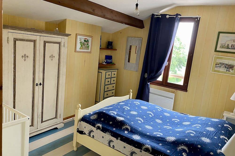 Casa con jardín, a 500 m del mar, 7 personas, todas las comodidades in Port-des-Barques, Region de Rochefort