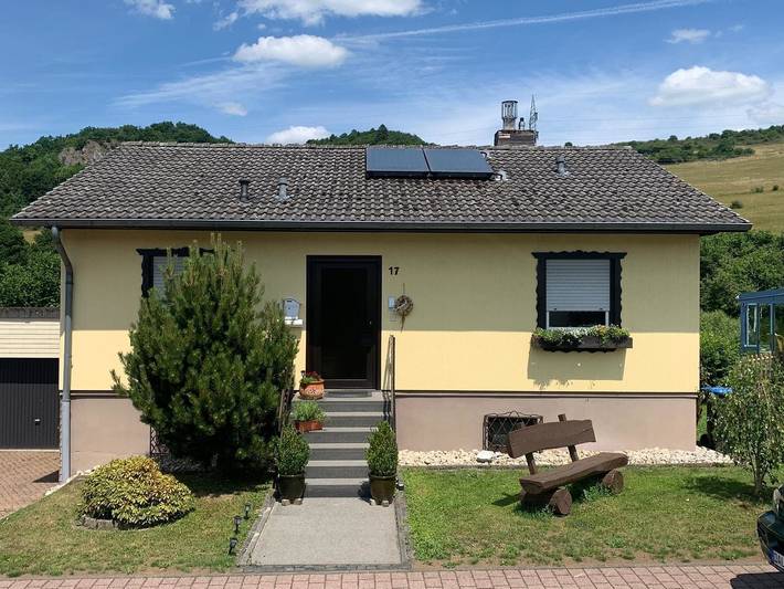 Ferienhaus für 6 Personen, mit Ausblick und Terrasse sowie Garten