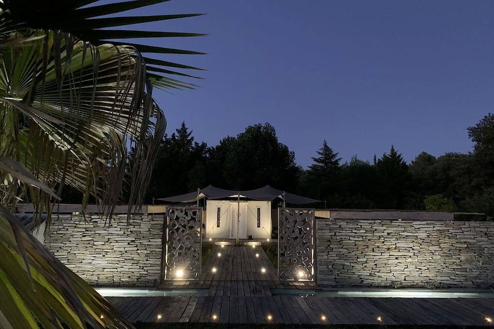Romantic Eco-Lodge \"Spirit Of Bali\" - Verdon Gorges, France, Lodge Spirit Of Bali in AOC Saint-Julien, Región Brignoles