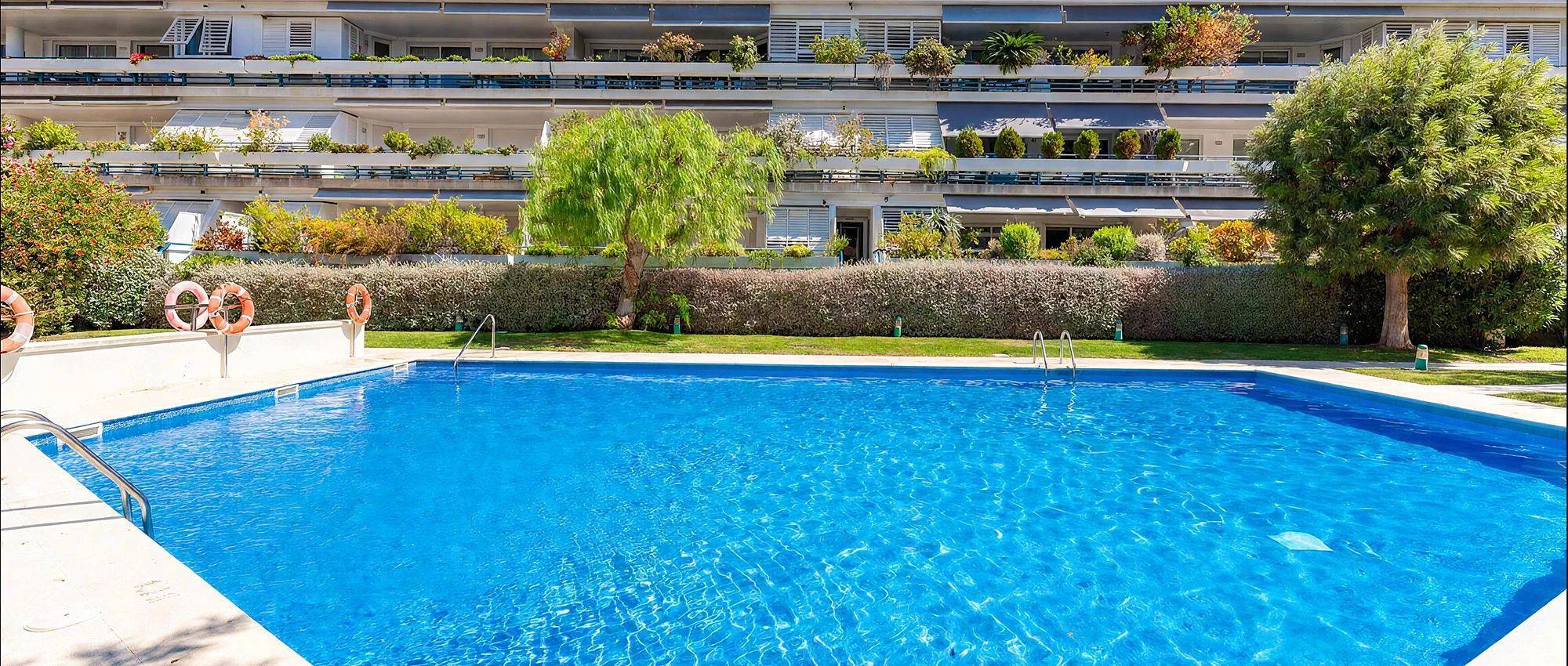 Geheel appartement, Vakantieappartement voor 8 personen met zwembad in Platja de les Anquines (Sitges), Sitges