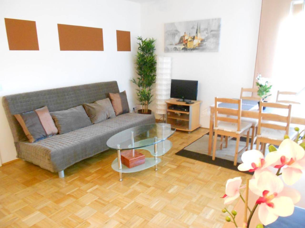 Ganze Wohnung, Ferienwohnung für 4 Personen mit Terrasse in Regensburg, Ostbayern
