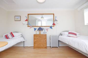 Holiday Home for 6 People in West Wittering, West Sussex, Photo 3