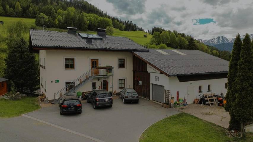 Ferienwohnung für 5 Personen, mit Balkon und Terrasse sowie Ausblick in Fendels
