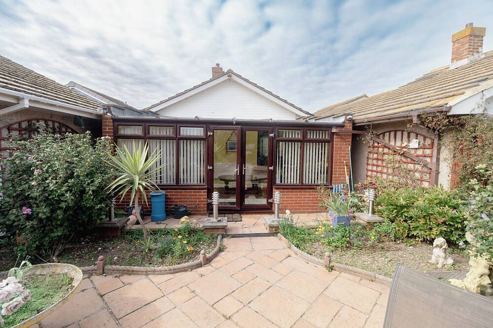 Palm Bay's Luxury Bungalow in Botany Bay, Kent