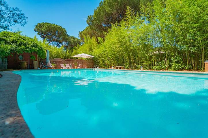 Chambre d’hôte pour 2 personnes, avec jardin ainsi que piscine et vue, adapté aux familles à Castillon-du-Gard