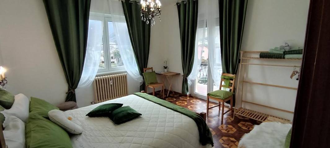 Appartamento per 10 persone, con Balcone e Terrazza nonché Giardino e Panorama a Tirano