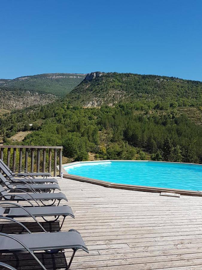 Camping pour 5 personnes, avec Terrasse ainsi que Jardin et Piscine
