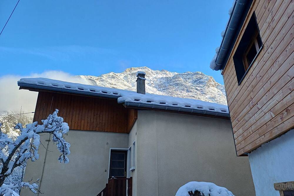 The “Cabane des Deux Soeurs” in Le Bourg-d'Oisans, Les Deux Alpes