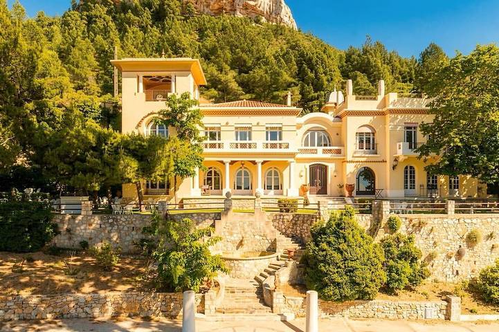 Château pour 10 personnes, avec sauna ainsi que jardin et jacuzzi en Provence-Alpes-Côte d'Azur