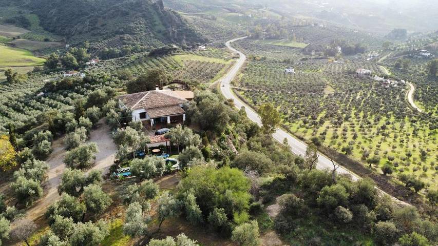 Casa rural para 18 personas, con vistas y balcón además de piscina y jardín en Pruna - 4