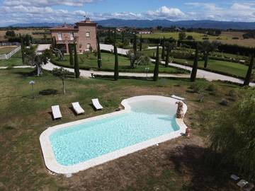 B&b per 3 persone, con piscina per bambini e piscina nonché panorama e giardino in Castiglione del Lago