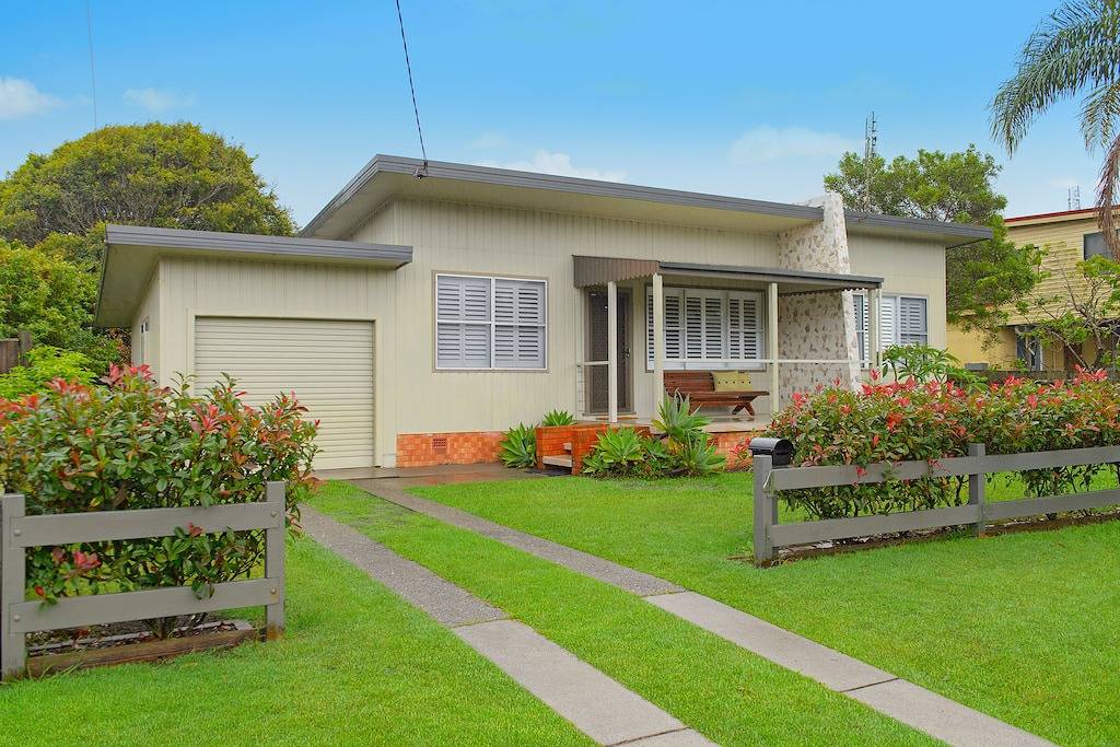 Holiday Home, Village Location in Crescent Head, New South Wales