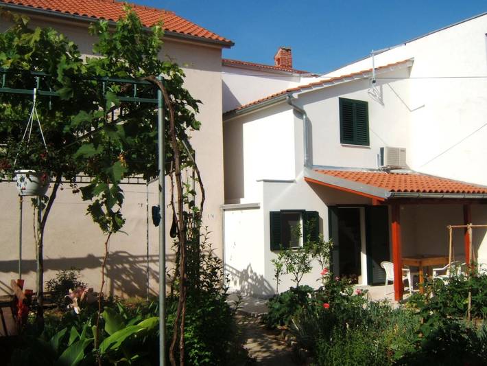 Ganze Wohnung, Gemütliche Ferienwohnung Emil in Općina Murter-Kornati, Murter