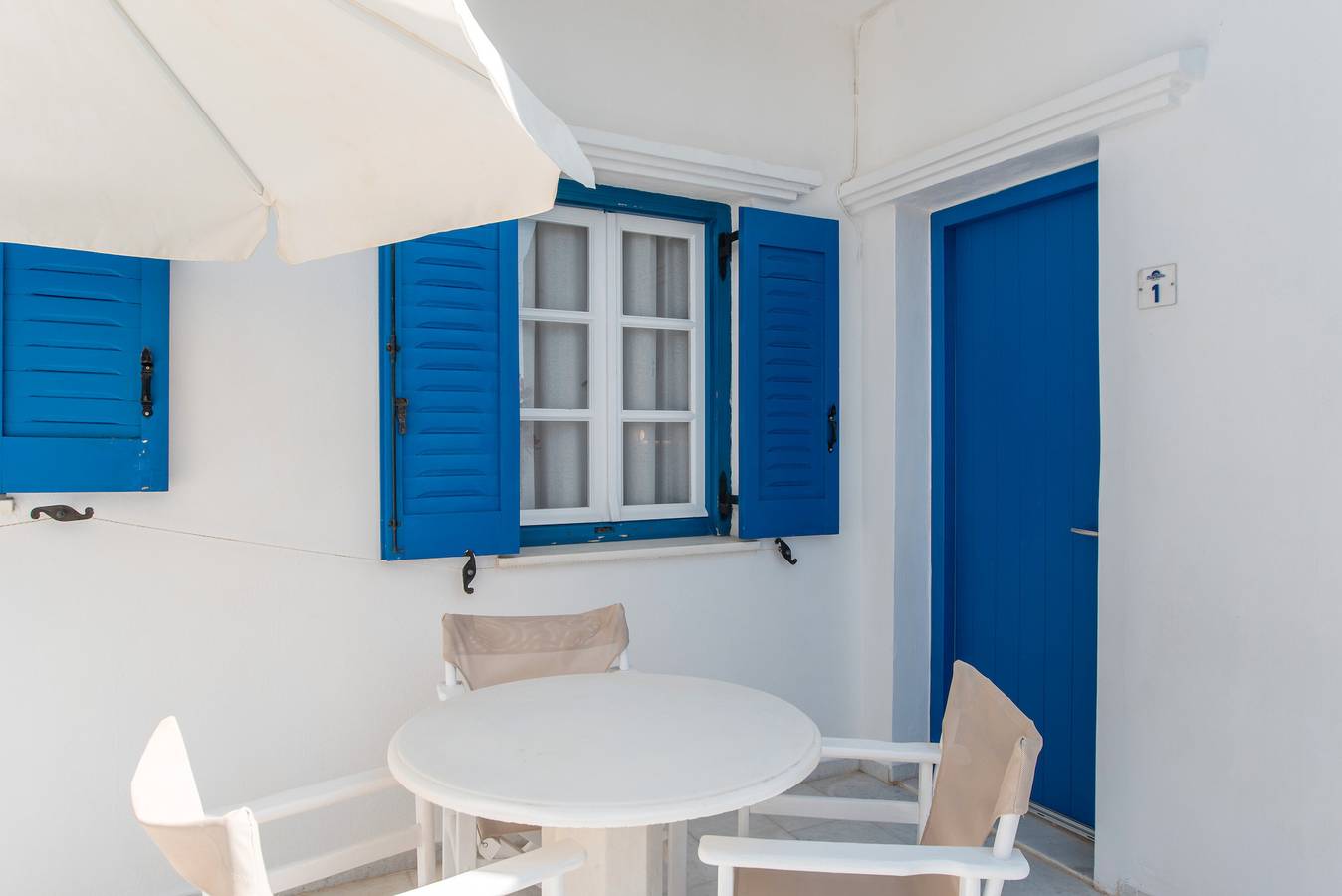 Entire apartment, Apartment 'Maroulis Studios - Studio 1' with Private Garden, Wi-Fi and Air Conditioning in Cyclades