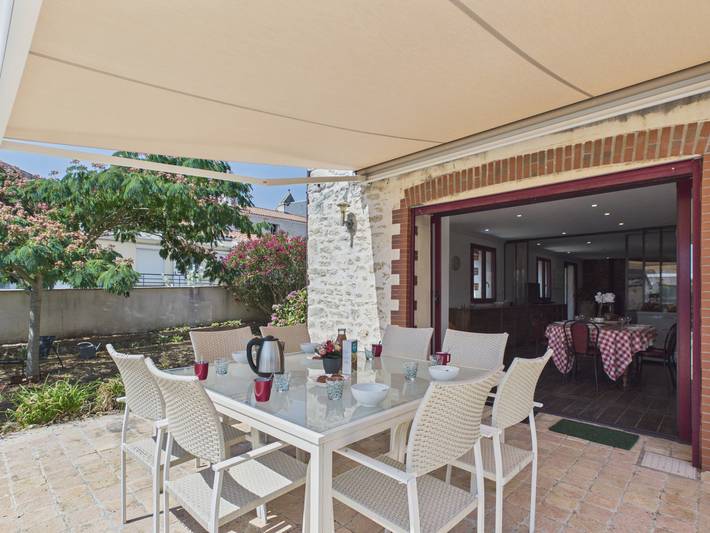 Location de vacances pour 8 personnes, avec Terrasse et Jardin dans Office De Tourisme De Longeville Sur Mer