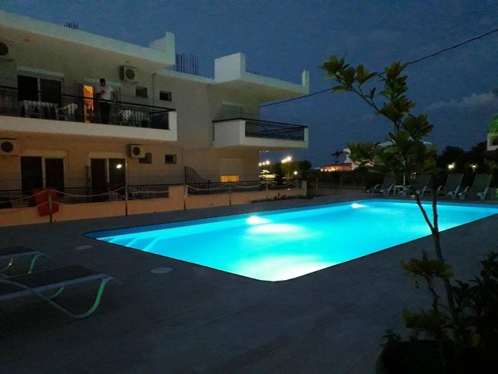 Ferienwohnung für 3 Personen, mit Pool und Garten sowie Terrasse - 1