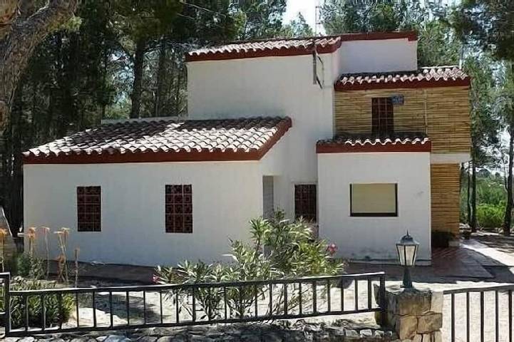 Casa rural para 6 personas, con balcón además de piscina y jardín - 1