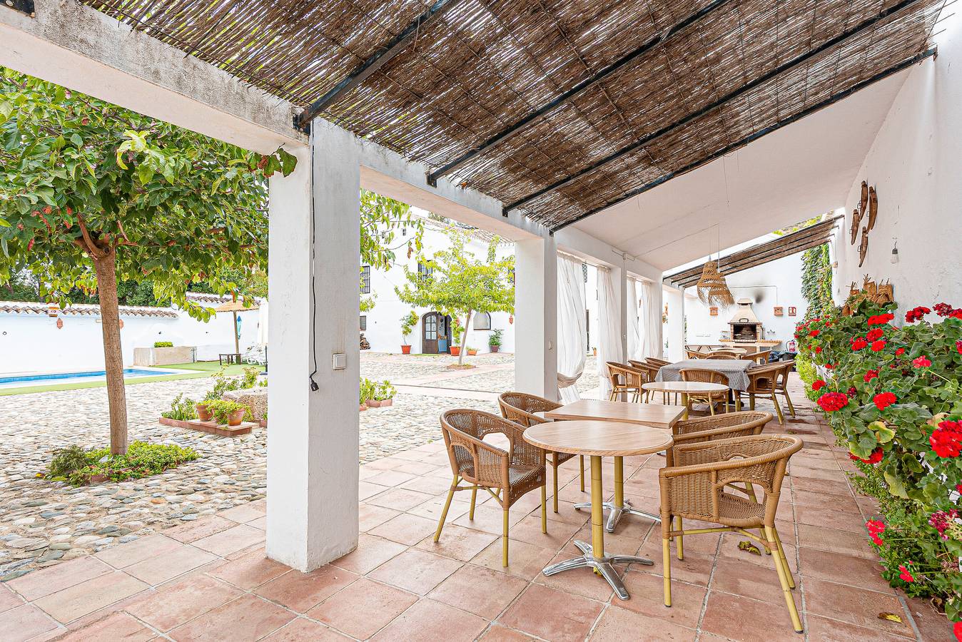 Casa Vacacional 'Cortijo Caracate' con Vista a la Montaña, Wi-Fi y Aire Acondicionado in Archidona, Provincia de Málaga