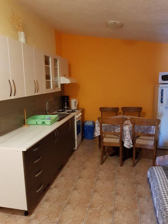 Ferienwohnung für 4 Personen, mit Garten in Karlobag - 2