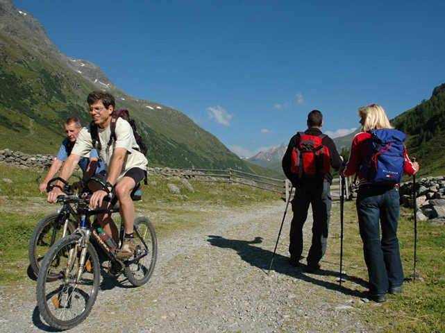 Ferienwohnung für 4 Personen, mit Ausblick und Balkon sowie Garten, mit Haustier in Sankt Jakob in Defereggen - 3