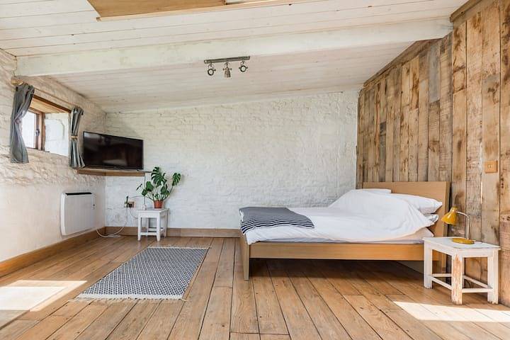 Cotswold Converted Milk Parlour in Stroud, Gloucestershire