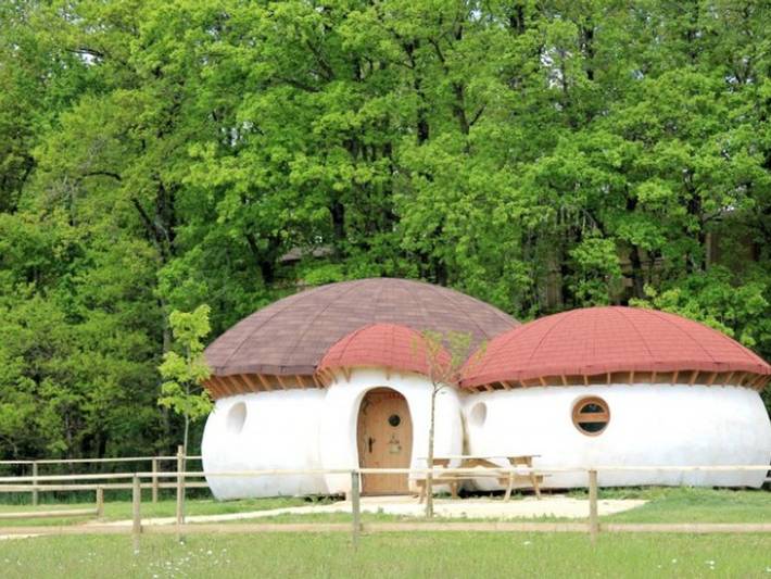 Location de vacances pour 6 personnes, avec piscine et terrasse à Dienné