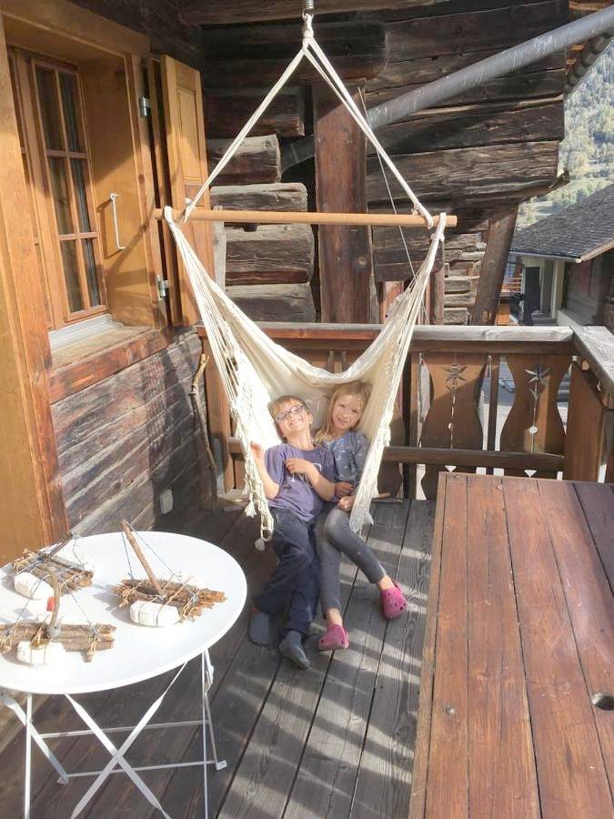 Gîte pour 10 personnes, avec Balcon et Terrasse ainsi que Sauna et Vue dans Bruson