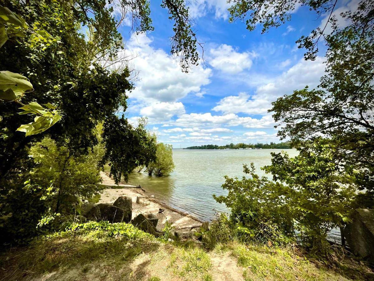 4 Guests: River & Garden Charm in Budapest, Danube-Ipoly National Park