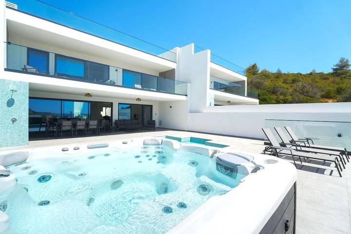 Villa para 8 pessoas, com Terraço e Piscina e ainda Vista em Salema