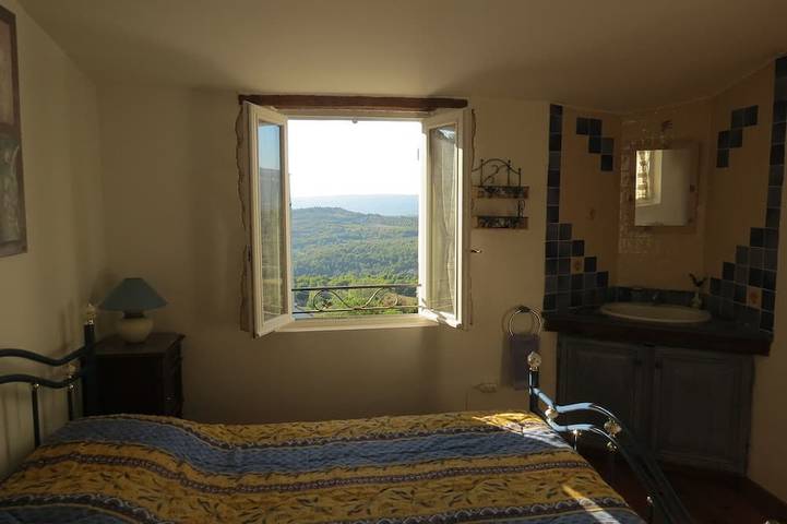 Location de vacances pour 6 personnes, avec jardin et terrasse à Caseneuve - 3