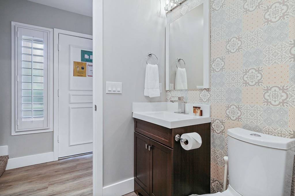 Ganze Wohnung, Newly renovated condo, closest walk to theme parks - pools & hot tub on-site in Anaheim, Orange County