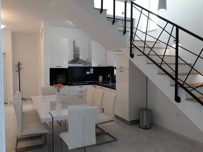 Villa pour 10 personnes, avec piscine ainsi que jardin et vue à Brodarica - 2