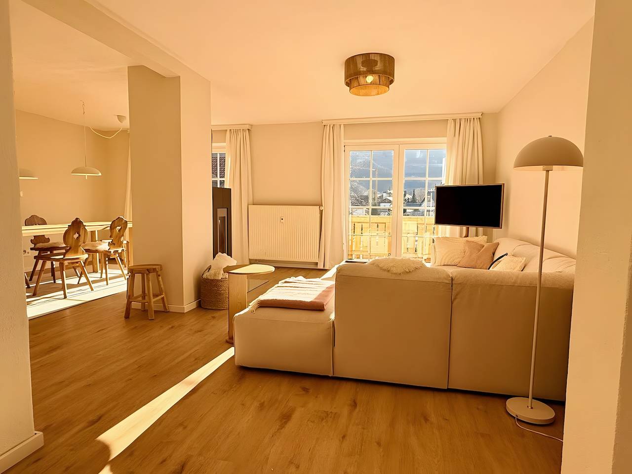 Entire apartment, Cozy Kampenwand: Fireplace, Mountain Views, Central Location in Kampenwand, Aschau im Chiemgau