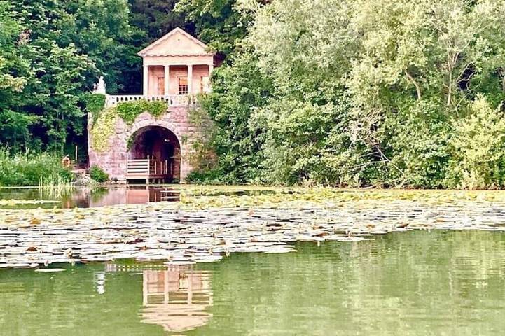 Lodge for 2 people, with garden and hot tub in Somerset