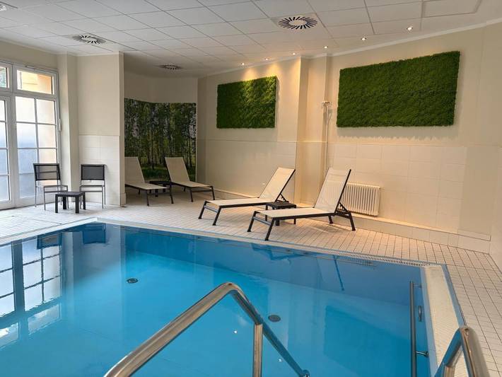 Hotel, mit Terrasse und Pool sowie Sauna in Woltersdorf