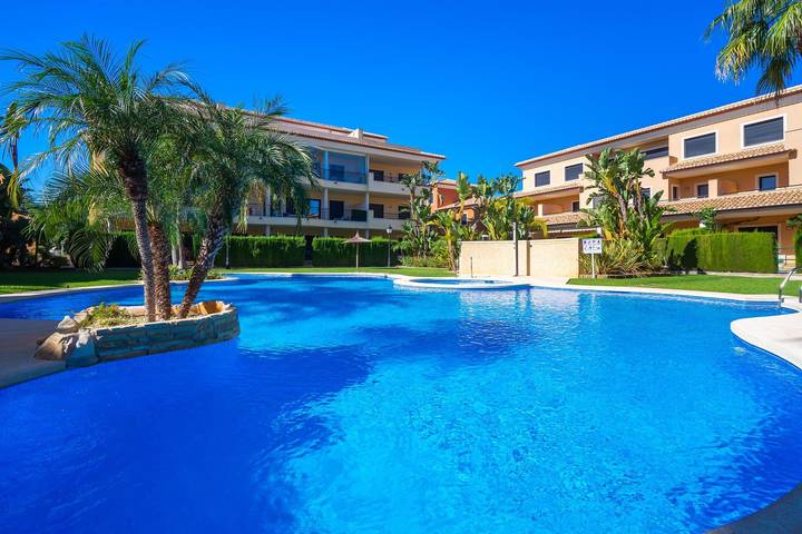 Location de vacances pour 8 personnes, avec piscine et jardin à Playa del Arenal