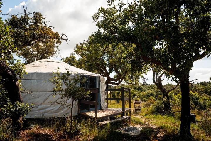 Gîte pour 3 personnes, avec vue ainsi que jardin et piscine dans Troviscais - 3