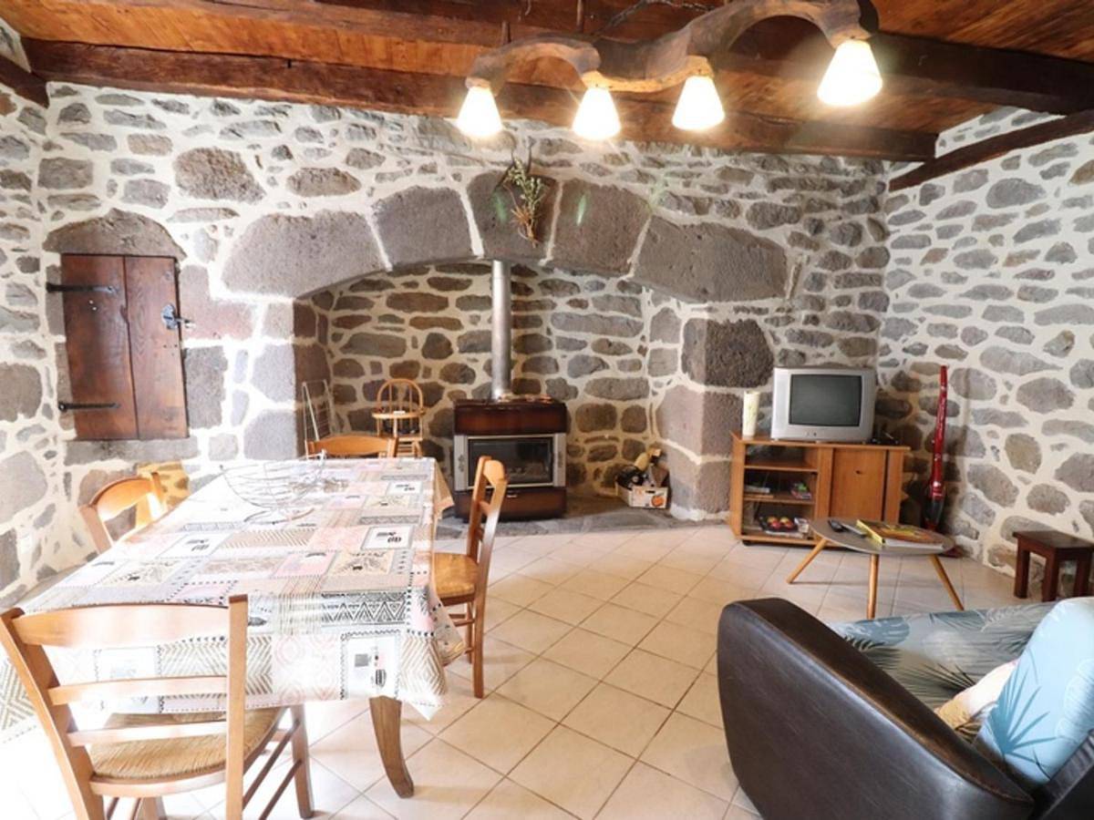 Charmante maison rénovée avec jardin et cheminée au cœur des Volcans d'Auvergne - Fr-1-742-280 in Moussages, Parc naturel régional des Volcans d'Auvergne