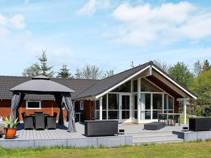 Ferienhaus für 8 Personen, mit Whirlpool und Terrasse sowie Garten und Sauna in Himmerland - 2