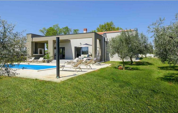 Ferienhaus für 8 Personen, mit Pool und Garten