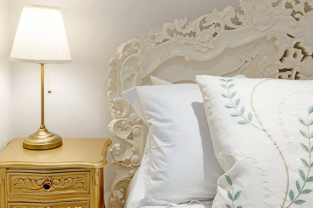 St Pancras - Chichester  -  a town house that sleeps 6 guests  in 3 bedrooms in Chichester, West Sussex