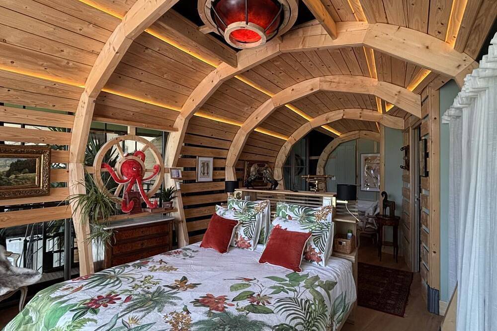 Artistic Cottage with Air Conditioning and Terrace in Savonnières in Savonnières, Tours region