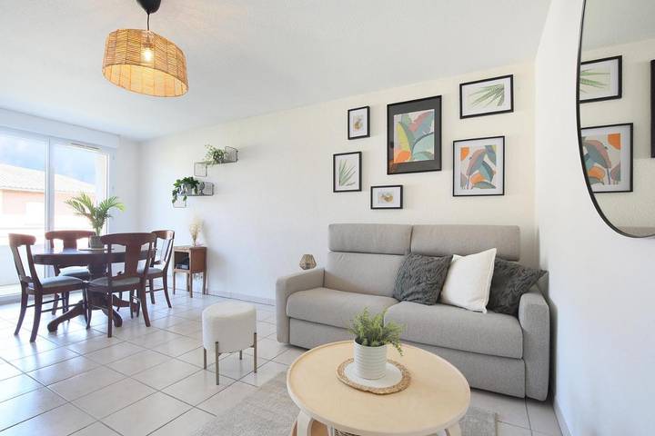 Gîte pour 4 personnes, avec Balcon et Terrasse ainsi que Piscine et Vue à Fenouillet (Haute-Garonne)