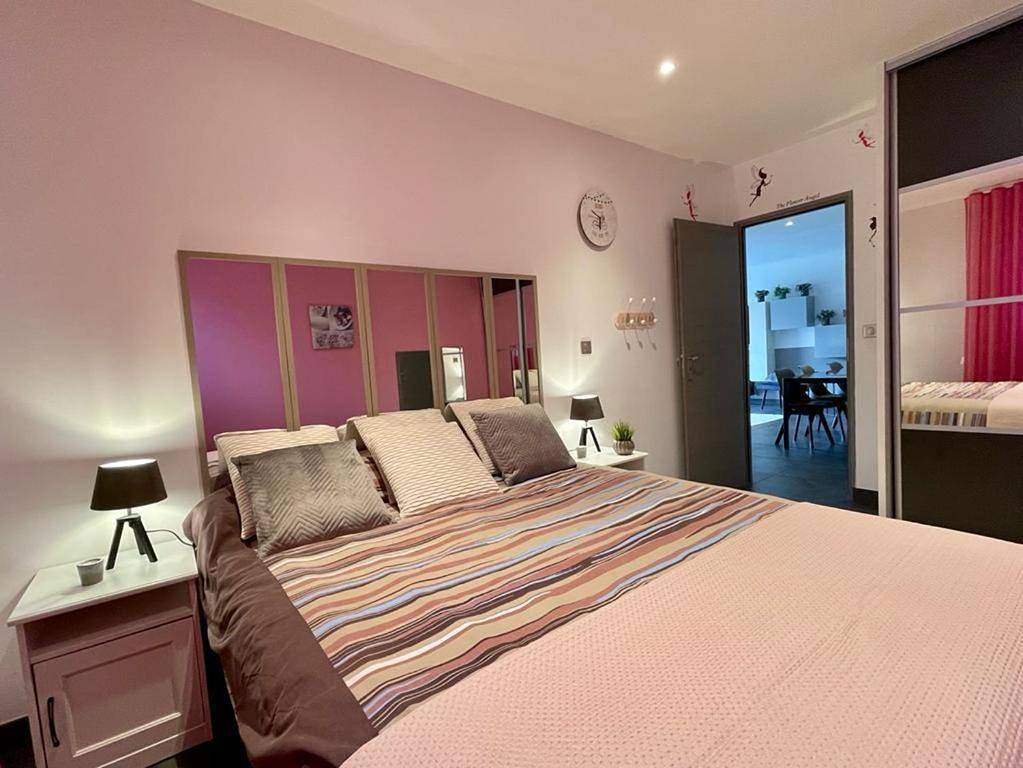 Appartement entier, Two-Bedroom Apartment in Istres, Côte méditerranéenne (France)