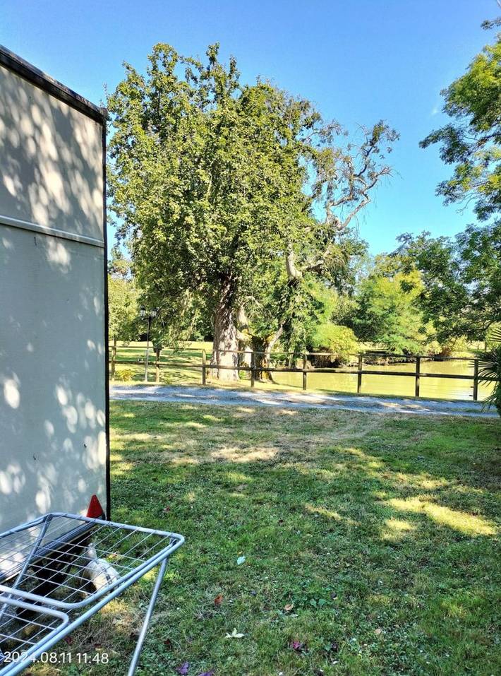 Camping pour 3 personnes, avec terrasse ainsi que jardin et vue sur le lac dans le Calvados - 3